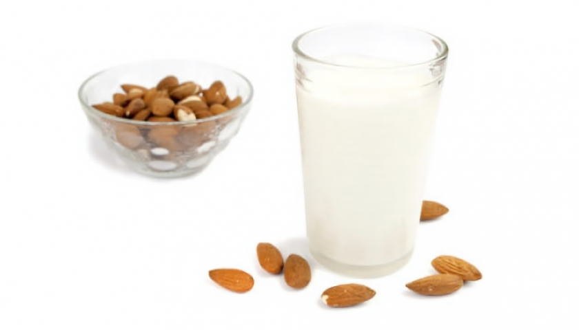 Tekutina podobná mléku se dá vyrobit z řady obilovin nebo ořechů