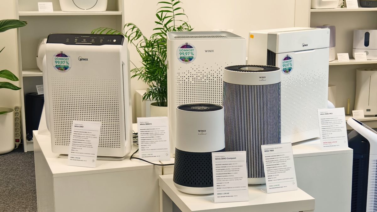 Čističky vzduchu Winix vystavené v prodejně