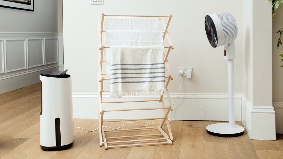 Odvlhčovač vzduchu Meaco Arete během sušení prádla