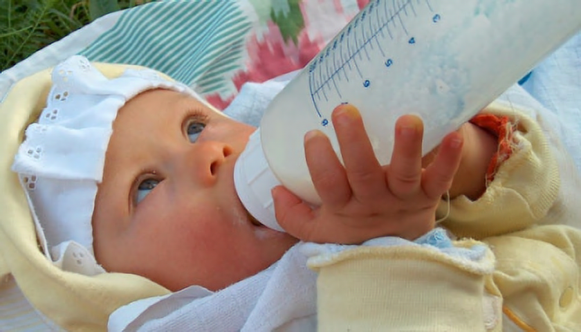 I kojenecké mléko hraje v prevenci alergií svou roli (zdroj: SXC)